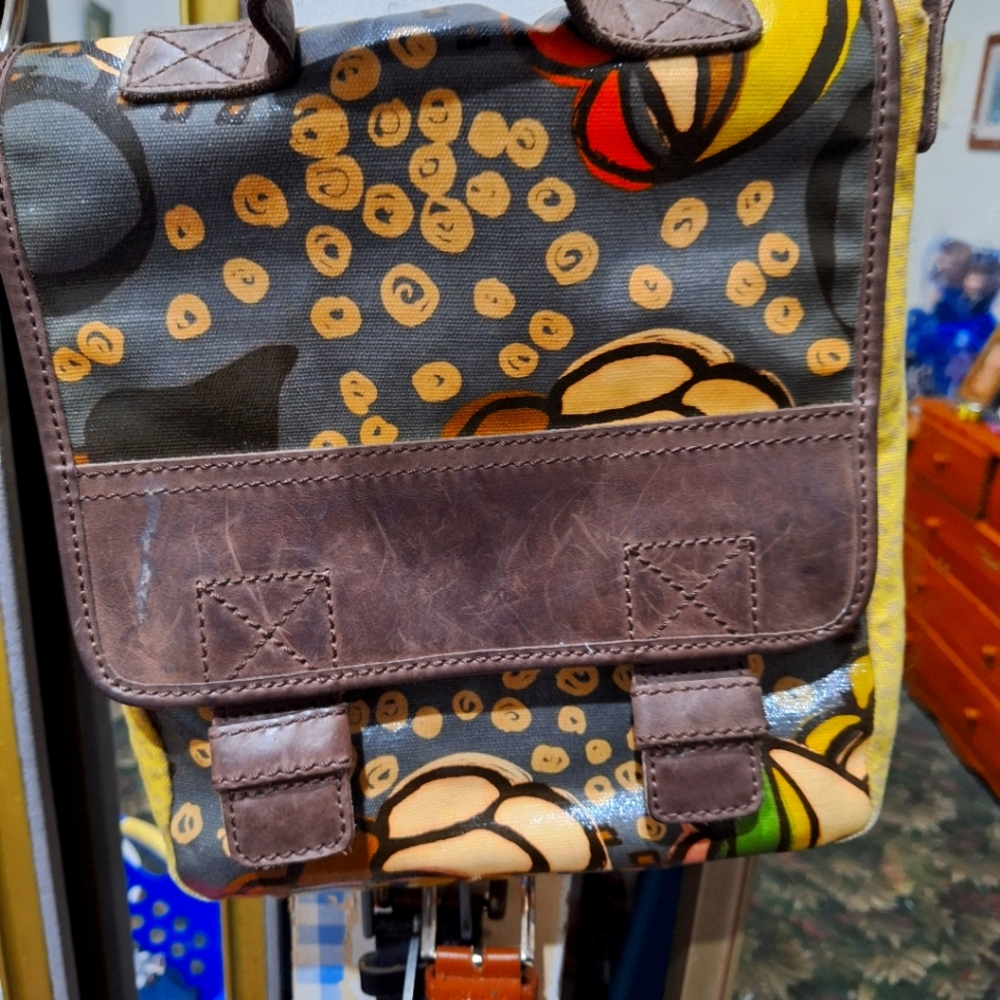 Fossil keeper handbag with shoulder strap. Has leather accents on front and back